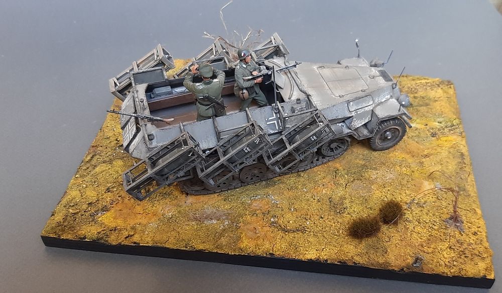 Модель немецкого бтр  Sd.Kfz. 251/1 Aust B Ханомаг 1/35