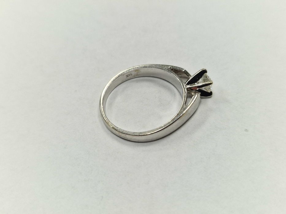 Złoty pierścionek/ 585/ 3.37 gram/ R14/ Białe złoto/ DIA 0.25 CT