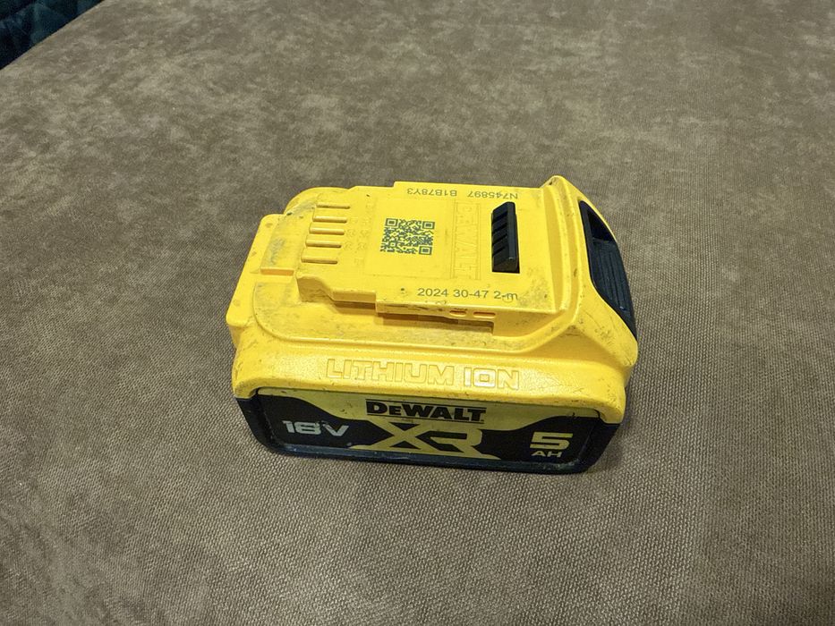 DeWalt DCB184, DCB205