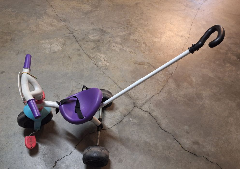 Triciclo com apoio de mão