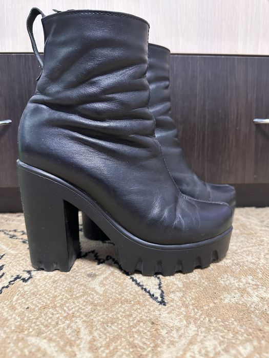 Продам демисизонные кожаные  ботинки