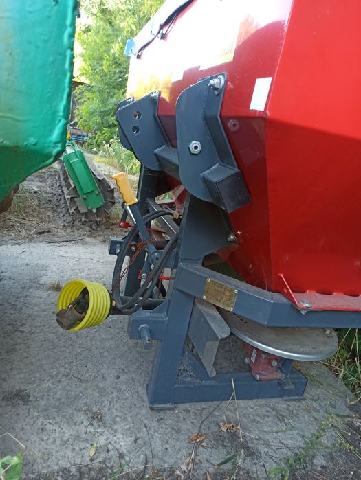 Розкидувач міндобрива РН-1000