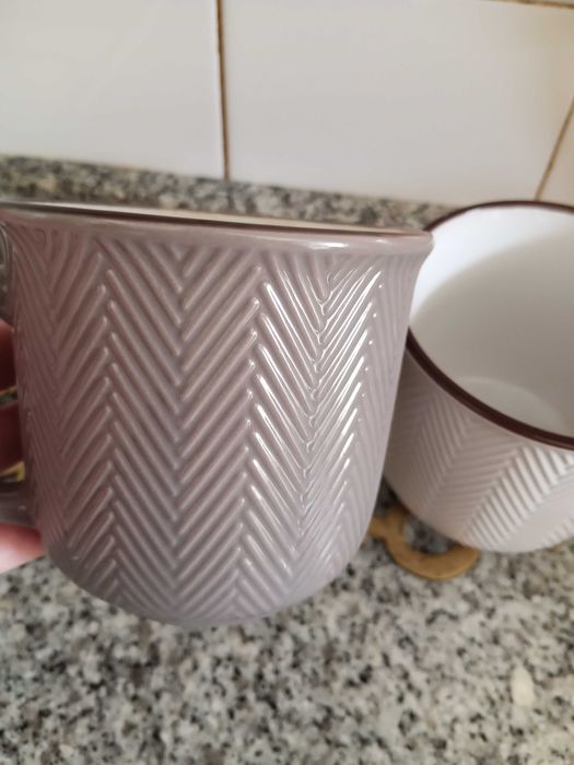 Par chávenas de café.