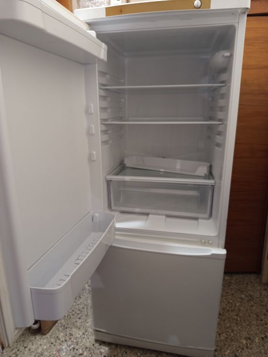 Холодильник  indesit