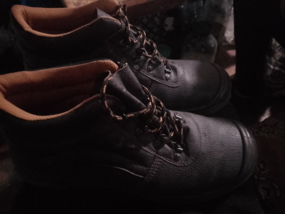 Продам рабочие ботинки