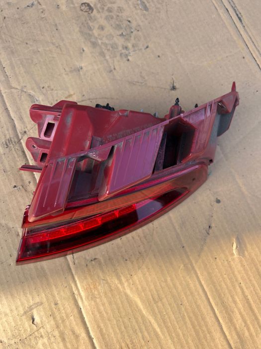 Kia Stinger oryginalna lampa prawa tylna Led