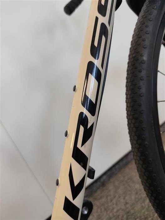 Rower gravelowy KROSS ESKER 4.0 Beżowy OUTLET