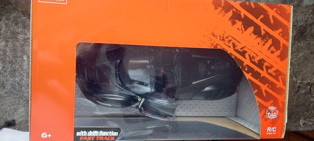 Samochód zdalnie sterowany Ferrari