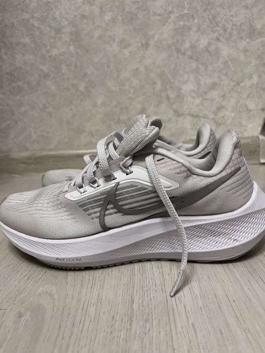 Кросівки nike,nike,newbalance