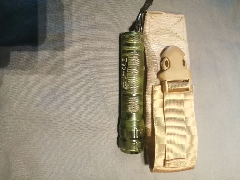 Bolsa em camuflado com lanterna
