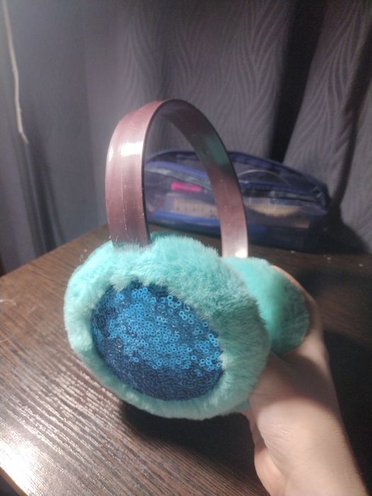 Пухнасті навушники