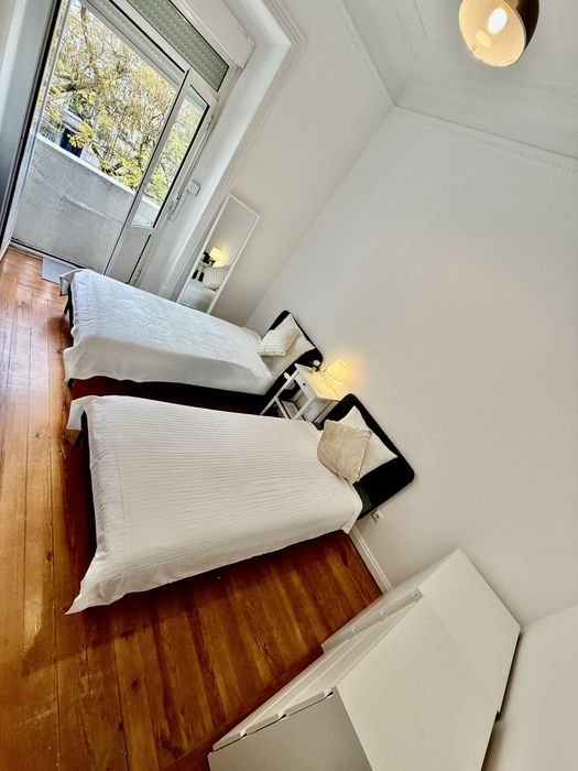 Quarto 02 camas p arrendar centro de Lisboa c despesas incluídas