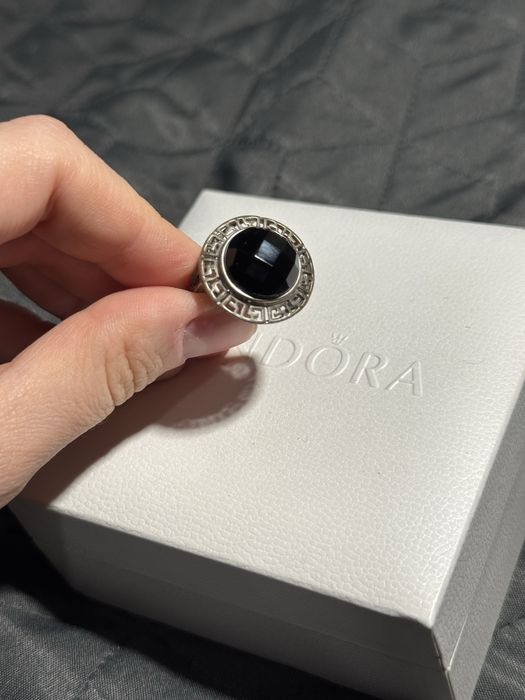 Срібні каблучки. Чорний агат, масивна каблучка з орнаментом