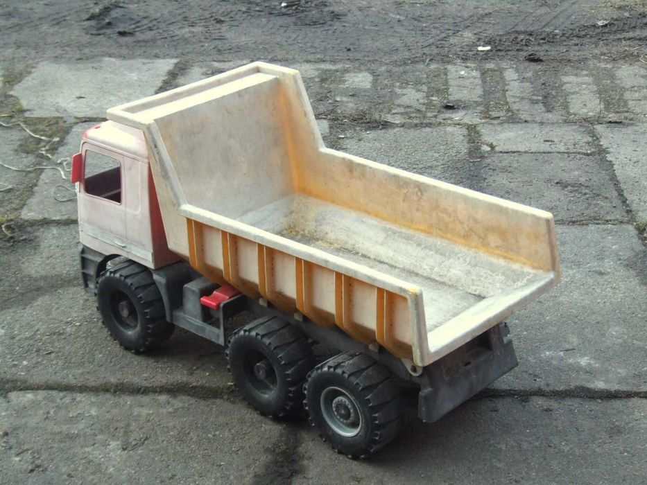 Duże zabawki ładowarka-traktor na pedały z turem. Wywrotki z przyczepą