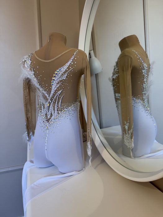 Продам комбинезон длч хкдожественной гимнастики на рост 125-135см