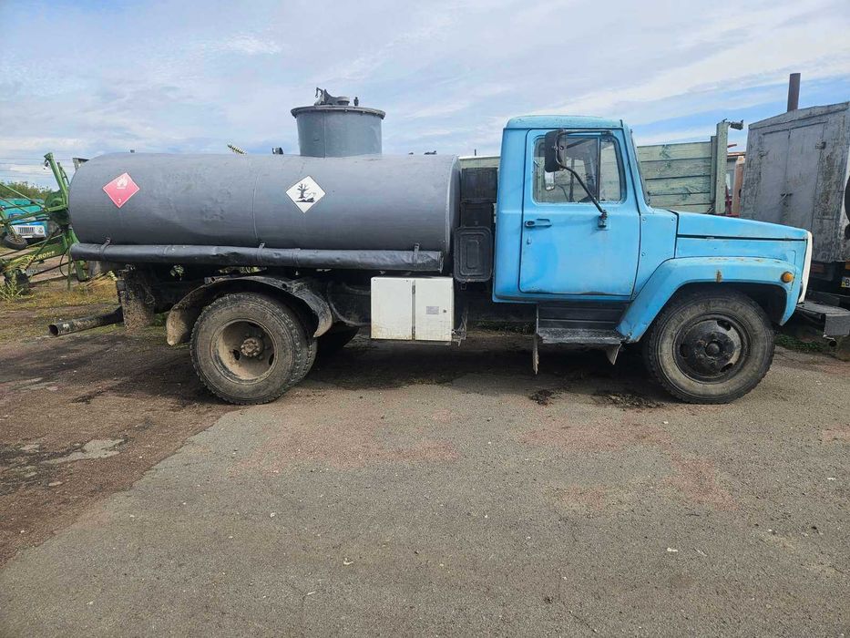 Автомобіль ГАЗ-3307 (паливозаправник)