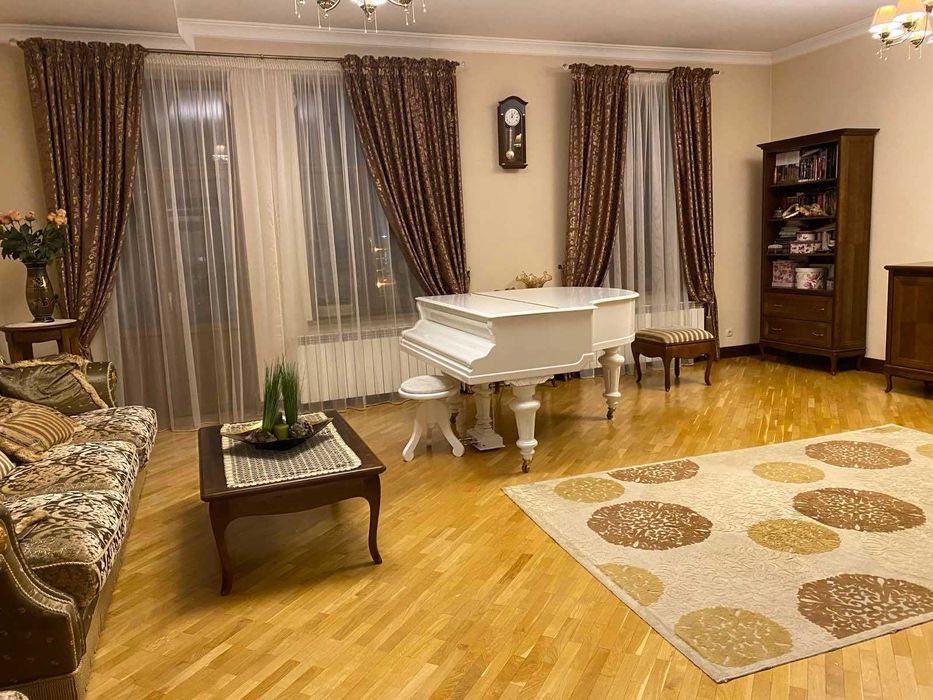 Продаж 3 кім квартири по вул.Левицького (105 м.кв., два балкони).