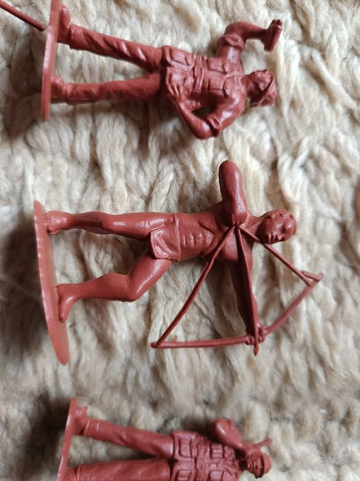 Vendo monocromaticos fig.antigas índios em obs em lote