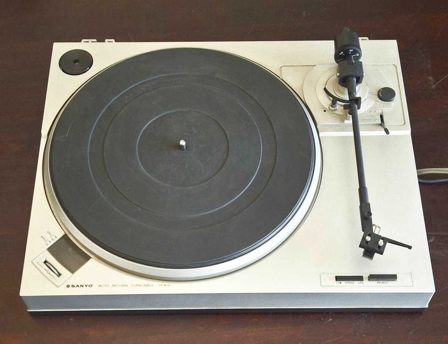 Gira discos Sanyo Vintage agulha nova excelente tudo manutenção feita