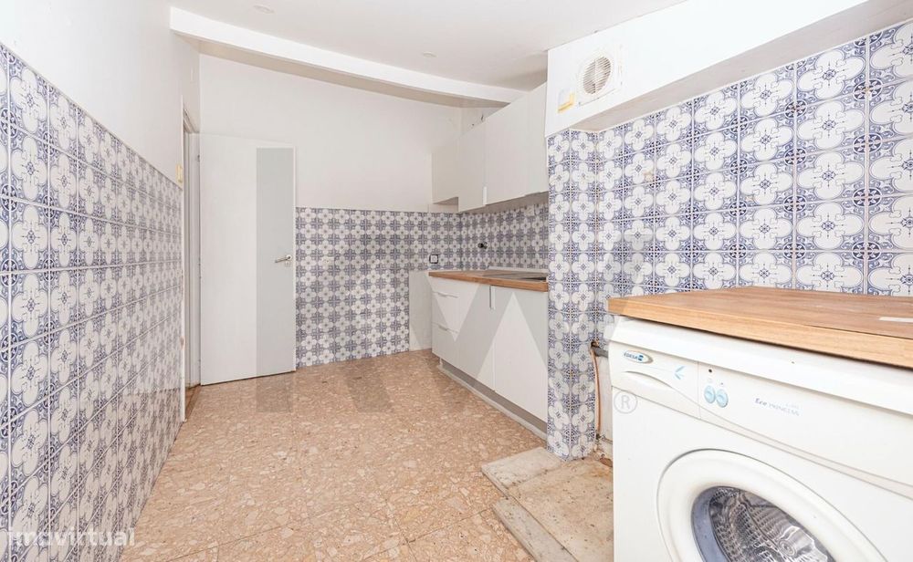 Apartamento T2 * Bairro de Inglaterra * Varanda c/ Vista de Cidade