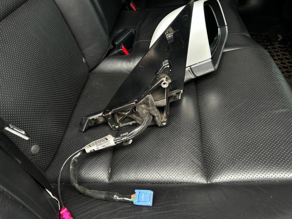 Праве зеркало заднього виду Tesla Model 3 2019 26.11