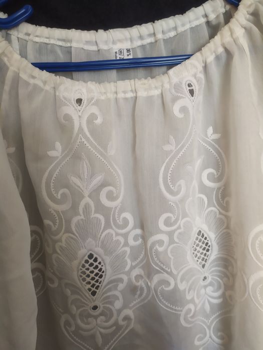 Біла літня вишиванка з китичками L-2XL (48-58 розмір)