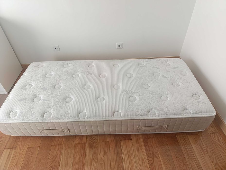 Colchão Molaflex e estrado  90 × 190