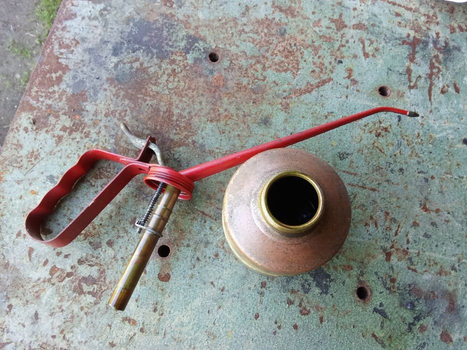 Oleadeira com copo em latão