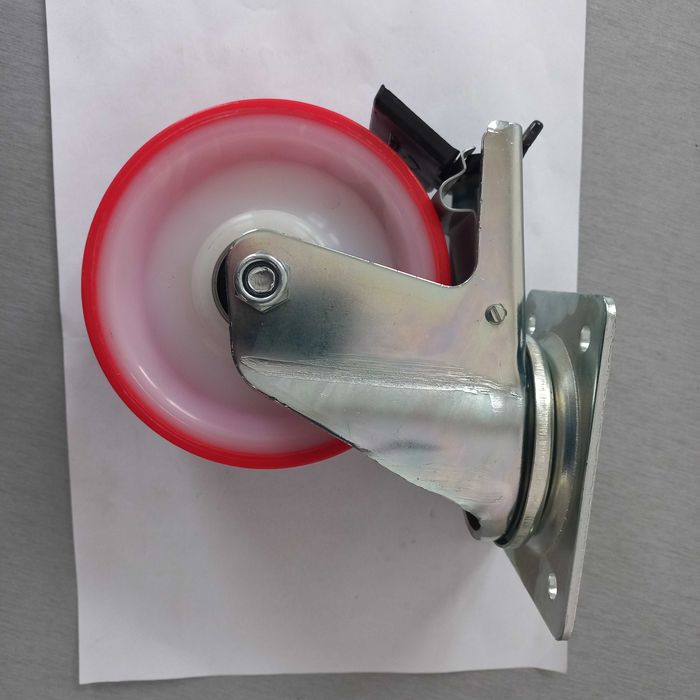 Koła poliamidowo-poliuretanowe, w obudowach skętnych z hamulcem