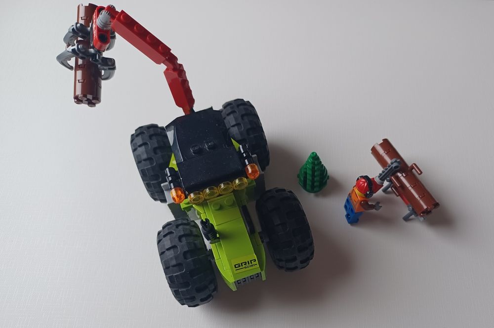 Klocki LEGO City 60181 - Traktor Leśny