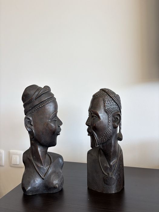 Escultura de casal africano em pau preto