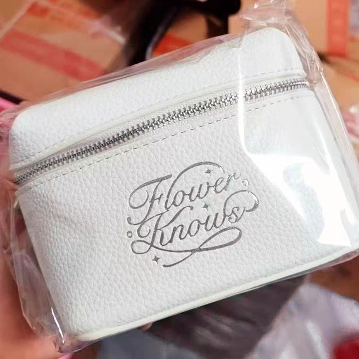 Flower Knows Kosmetyczka biała PU skórzana 13×9×10 cm organizer.