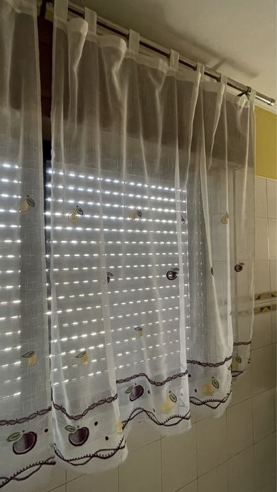 Cortina para Cozinha com varão metálico