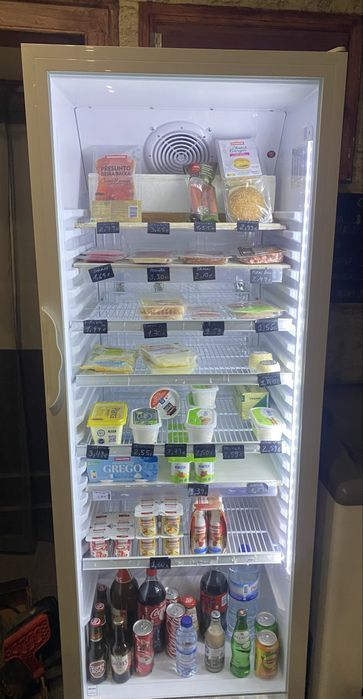 Frigorífico com porta de vidro(menos de 1 ano de uso)