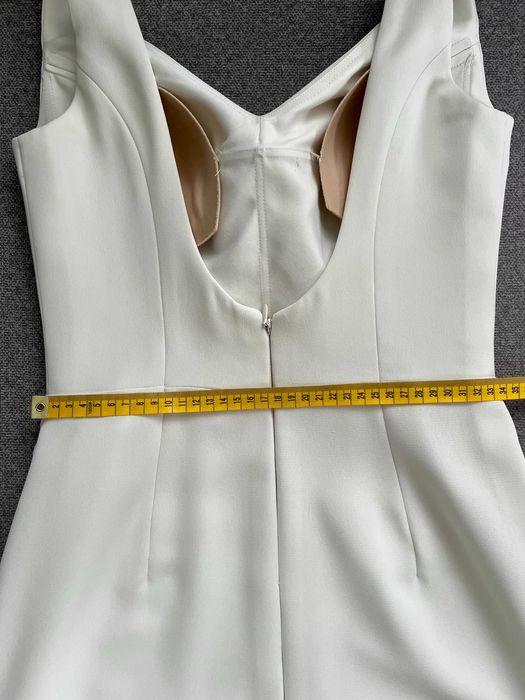 Elegancka suknia ślubna.