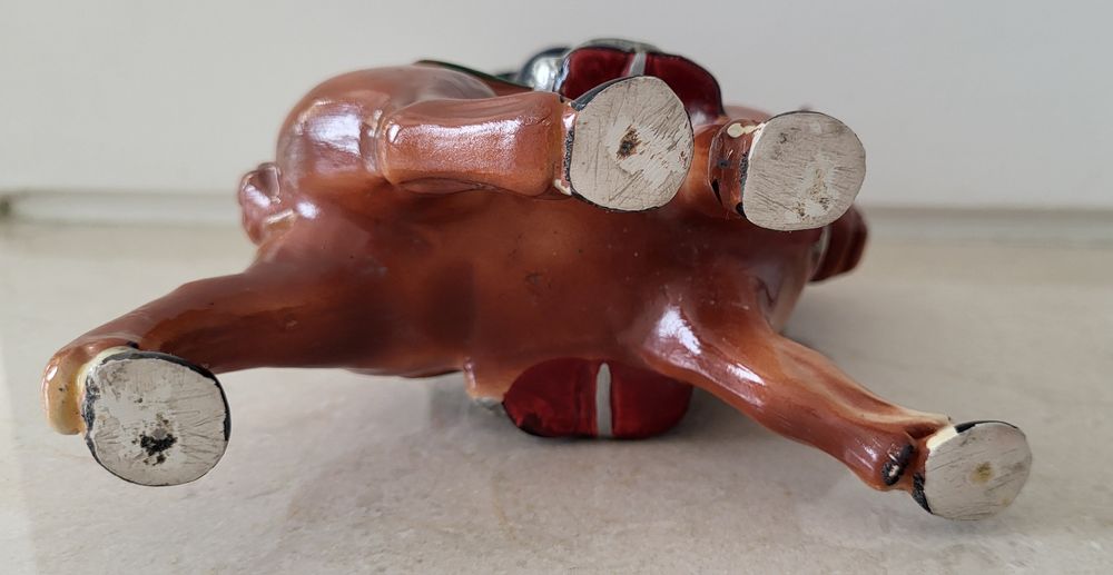 Cavaleiro GNR em cavalo castanho em faiança portuguesa - 20 cm x 19 cm