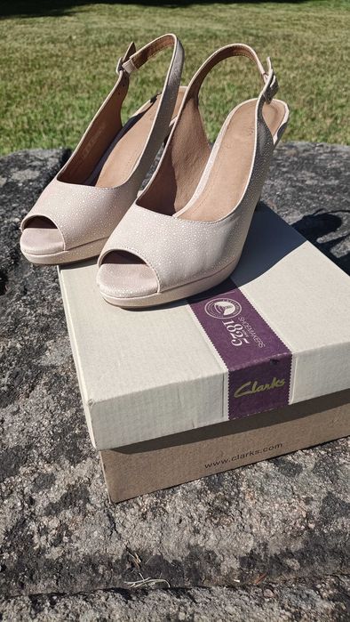 Sandálias Clarks