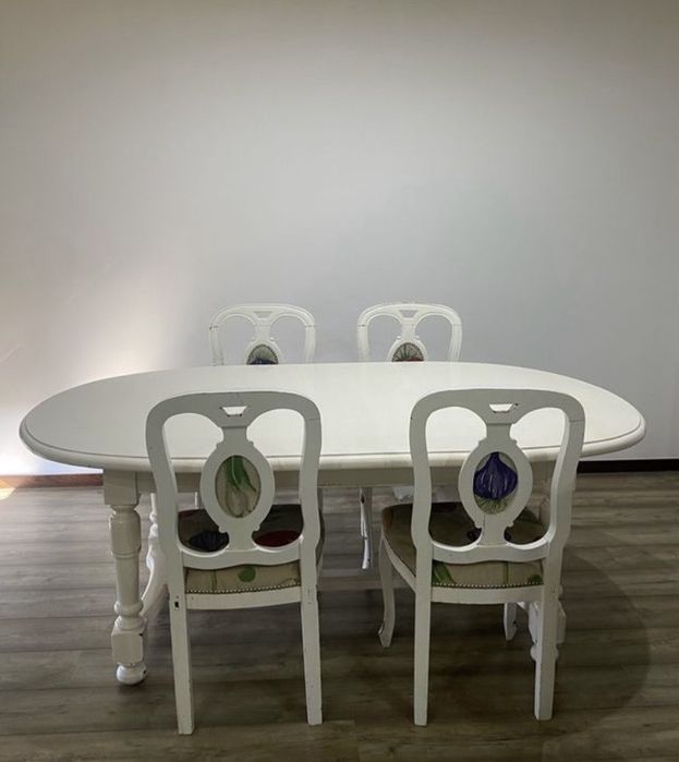 Mesa Oval Madeira Maciça - Branca