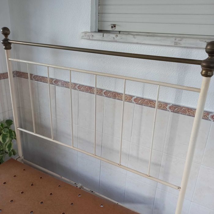 Vende-se cama de casal em ferro