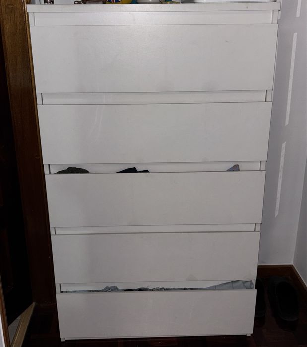 Armário com gavetas