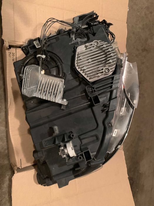 Фара передня ліва з блоками керування (на запчастини) BMW 7 2015-2019