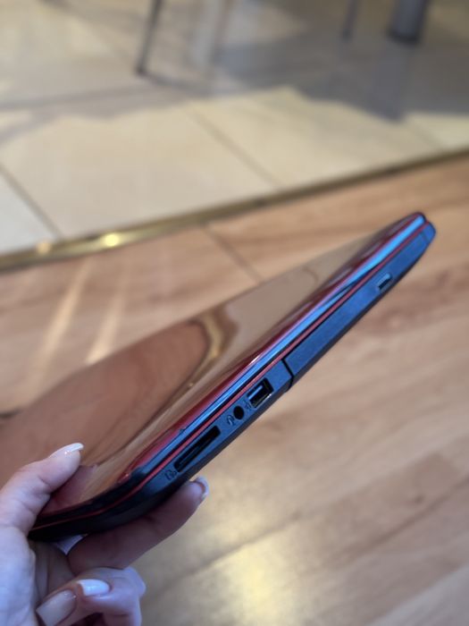 Продам ноутбук asus r556l