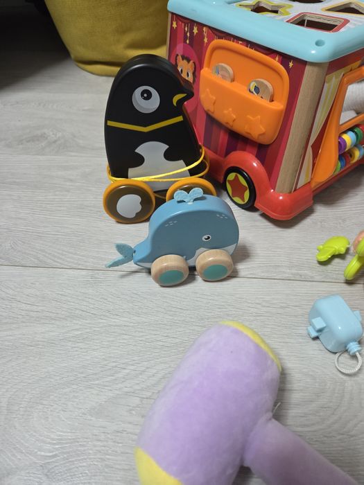 Лот іграшок для малечі