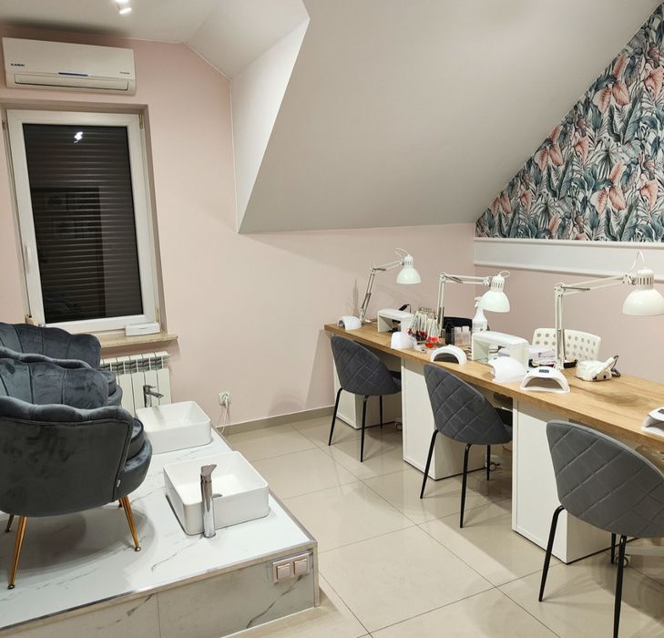 Podnajmę stanowisko do manicure i pedicure