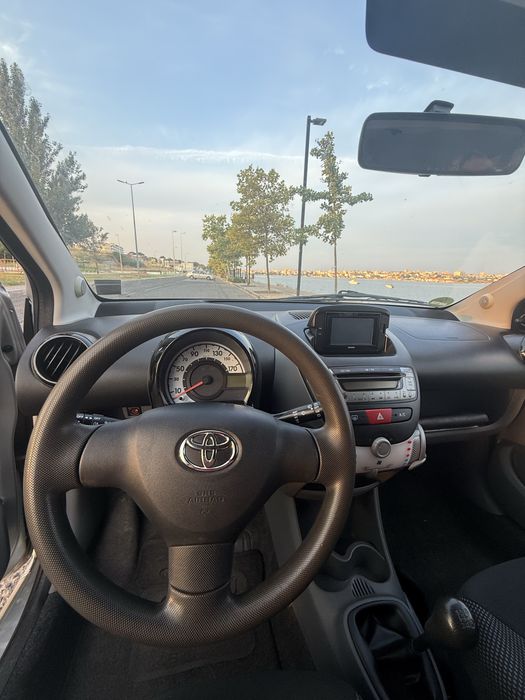 Toyota Aygo impecável