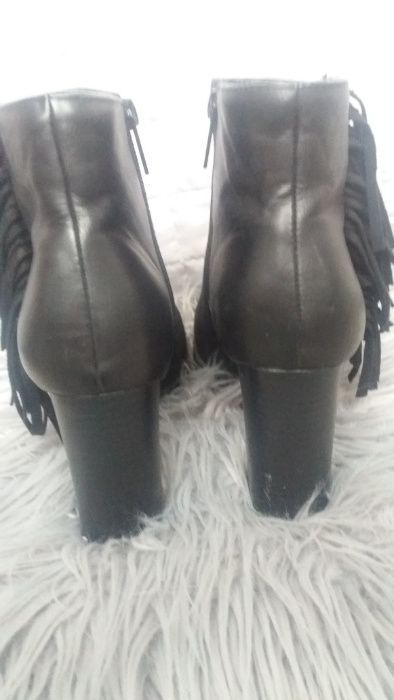 Czarne botki frędzle rozmiar 37 słupek
