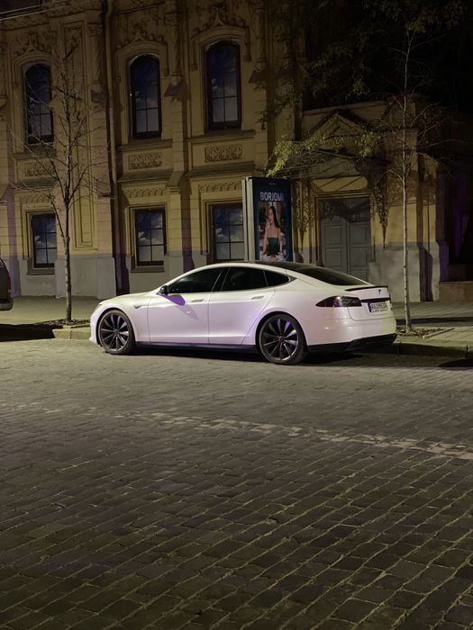 Tesla Model S Signature Performance 2012 (416 л.с.)