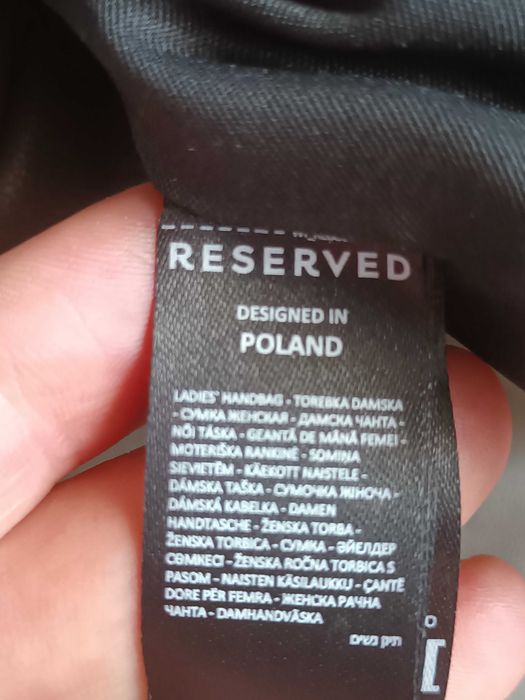Жіноча сумка з довгою ручкою.
Reserved
