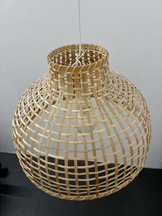 Candeeiro de teto grande, estilo simples
