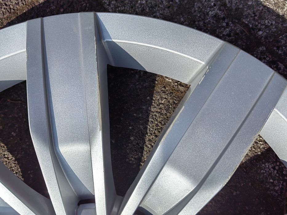 17" Kołpaki VW Tiguan Komplet Oryginaln Bardzo Ładne Golf  Passat 2